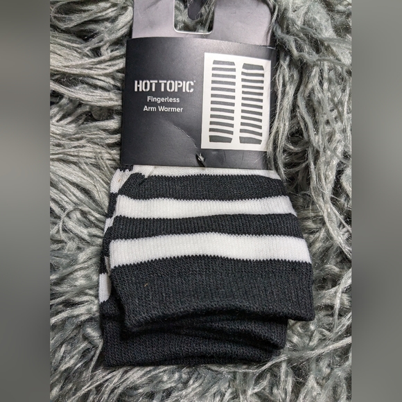 Fingerless arm warmers by Hot Topic. White and black. - Picture 3 of 3